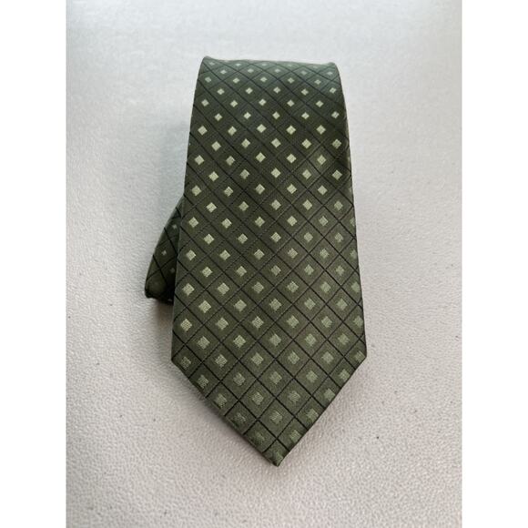 Kenneth Cole Reaction Hand Made Green Geometric 100% Silk Designer Tie - Picture 1 of 7
